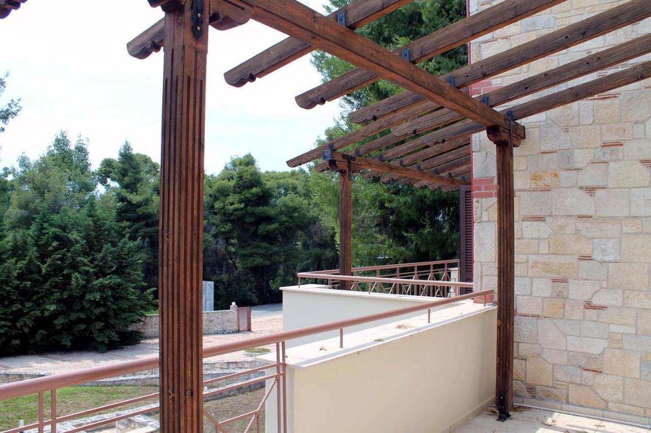 4 Bedroom Villa With Pool And Garden Неа-Фокеа Экстерьер фото