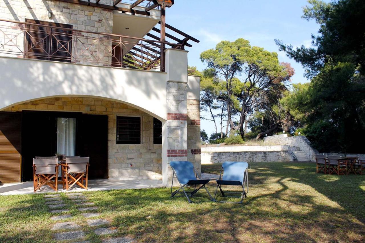 4 Bedroom Villa With Pool And Garden Неа-Фокеа Экстерьер фото